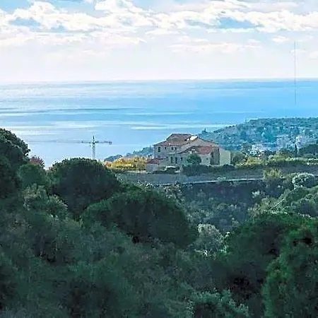 Lemon Tree Hotel 4*